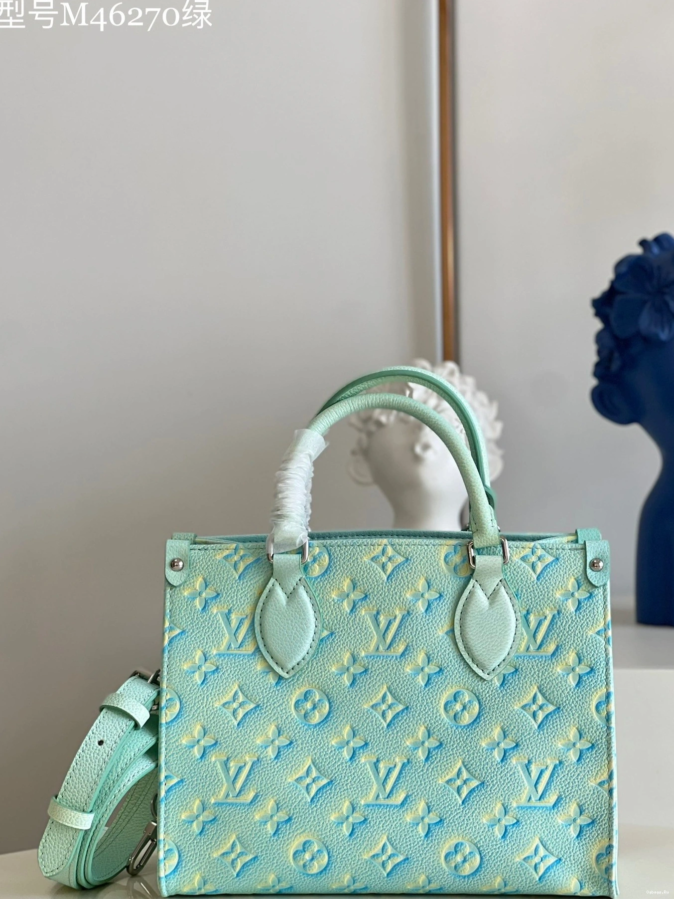 LOUIS ONTHEGO VUITTON PM 0202